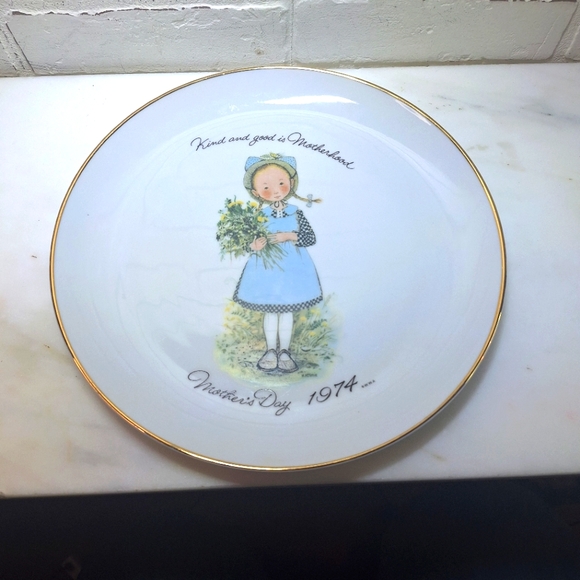 HOLLY HOBBIE COMMEMORATIVE EDITION 1974 MOTHERS DAY PLATE - Picture 1 of 4